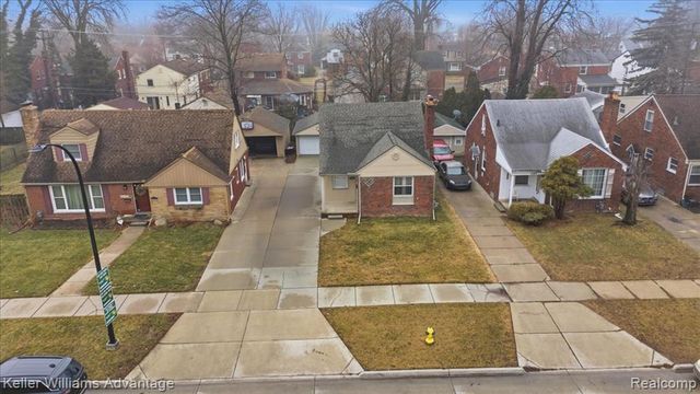 2145 Vernier Road, Grosse Pointe Woods, MI 48236