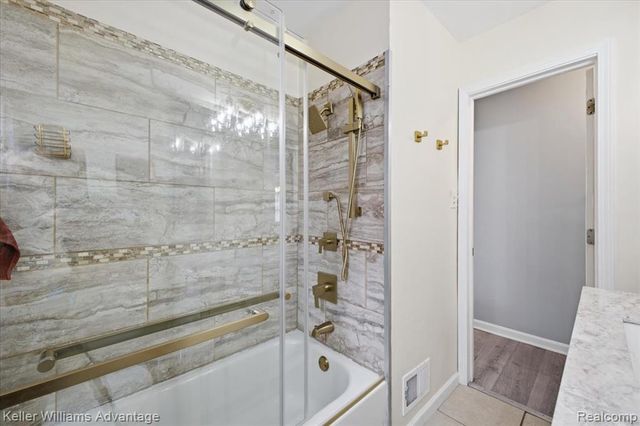 2145 Vernier Road, Grosse Pointe Woods, MI 48236