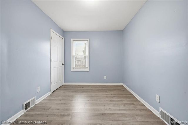 2145 Vernier Road, Grosse Pointe Woods, MI 48236