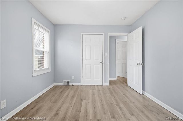 2145 Vernier Road, Grosse Pointe Woods, MI 48236