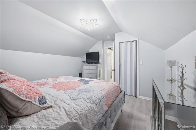 2145 Vernier Road, Grosse Pointe Woods, MI 48236