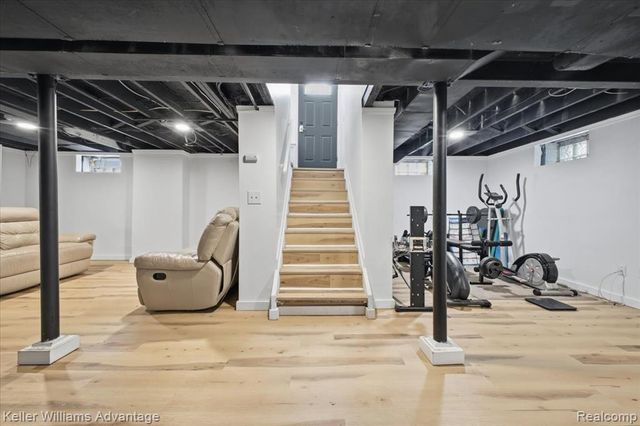 2145 Vernier Road, Grosse Pointe Woods, MI 48236