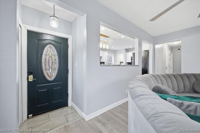 2145 Vernier Road, Grosse Pointe Woods, MI 48236