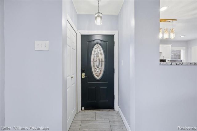 2145 Vernier Road, Grosse Pointe Woods, MI 48236