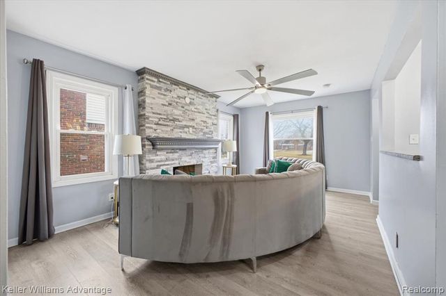 2145 Vernier Road, Grosse Pointe Woods, MI 48236