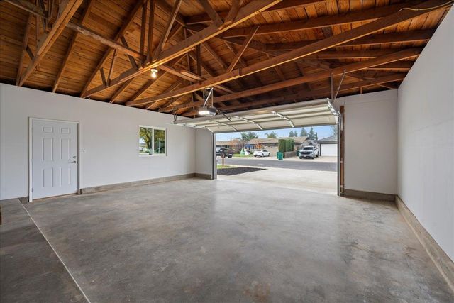 400 Tioga Dr, Lodi, CA 95242