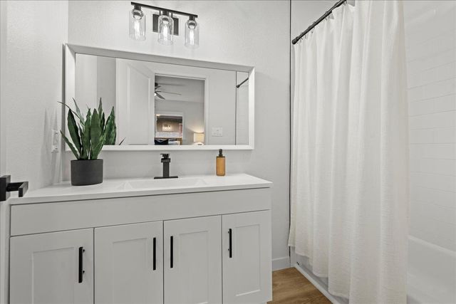 400 Tioga Dr, Lodi, CA 95242