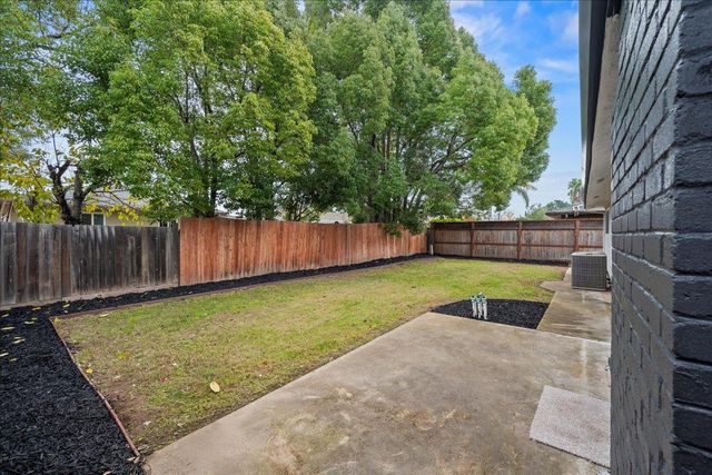 400 Tioga Dr, Lodi, CA 95242