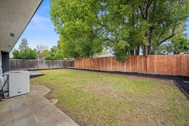 400 Tioga Dr, Lodi, CA 95242