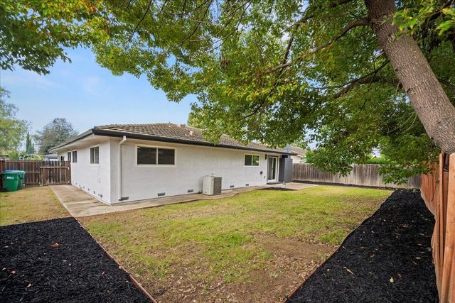 400 Tioga Dr, Lodi, CA 95242