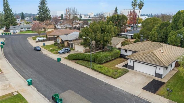 400 Tioga Dr, Lodi, CA 95242