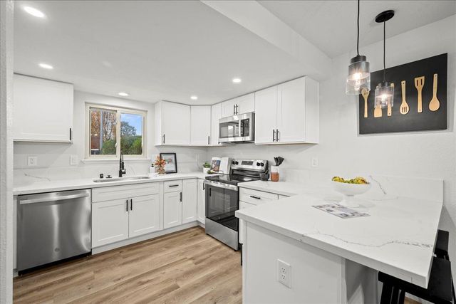 400 Tioga Dr, Lodi, CA 95242