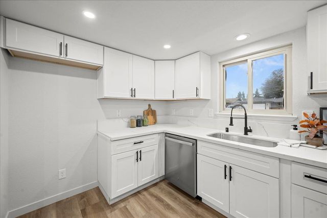 400 Tioga Dr, Lodi, CA 95242