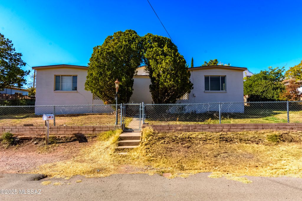 609 Oliver Circle, Bisbee, AZ 85603