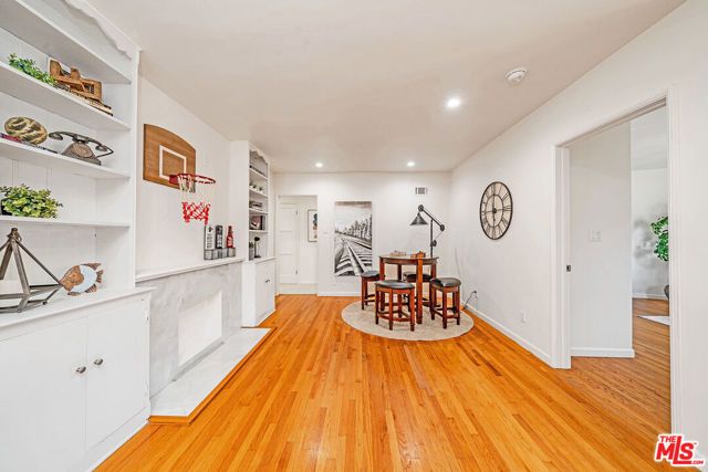 820 Alandele Avenue, Los Angeles, CA 90036