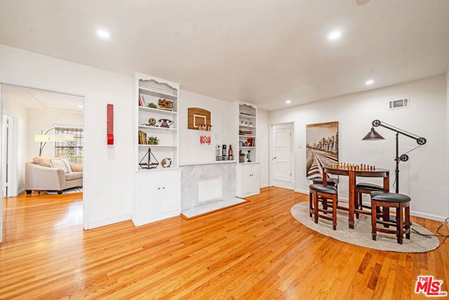 820 Alandele Avenue, Los Angeles, CA 90036