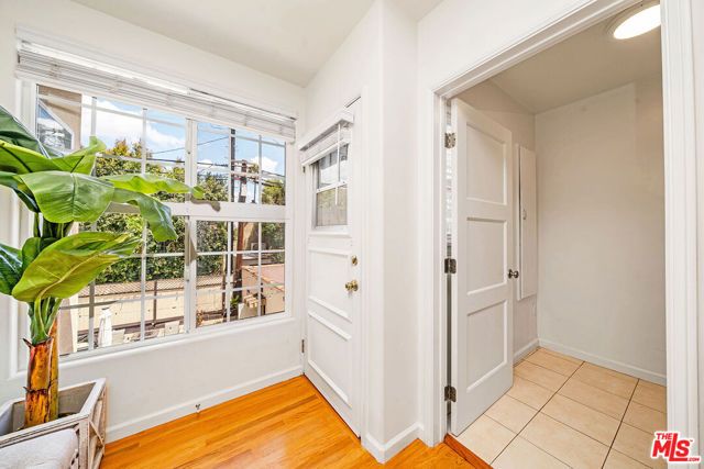 820 Alandele Avenue, Los Angeles, CA 90036