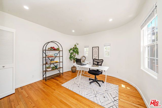 820 Alandele Avenue, Los Angeles, CA 90036