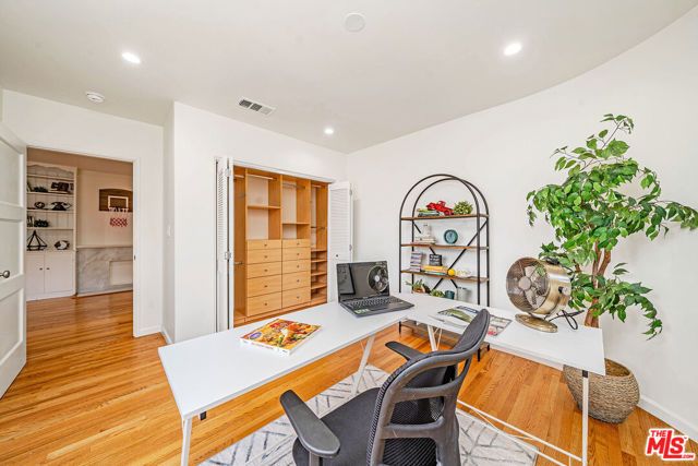 820 Alandele Avenue, Los Angeles, CA 90036