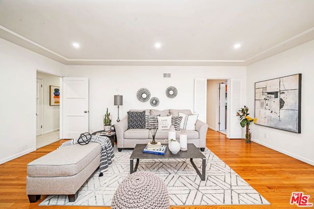 820 Alandele Avenue, Los Angeles, CA 90036