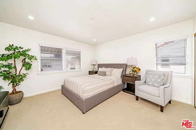 820 Alandele Avenue, Los Angeles, CA 90036