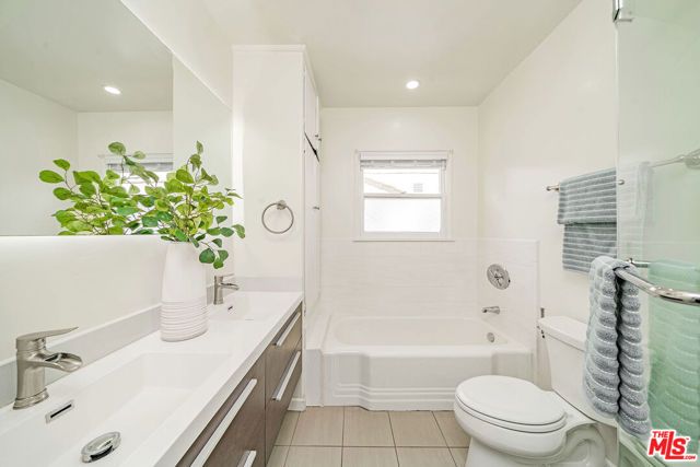 820 Alandele Avenue, Los Angeles, CA 90036