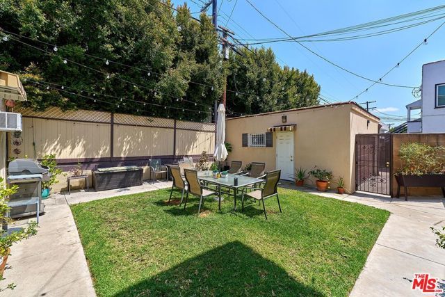 820 Alandele Avenue, Los Angeles, CA 90036