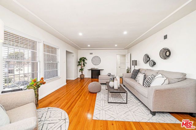 820 Alandele Avenue, Los Angeles, CA 90036