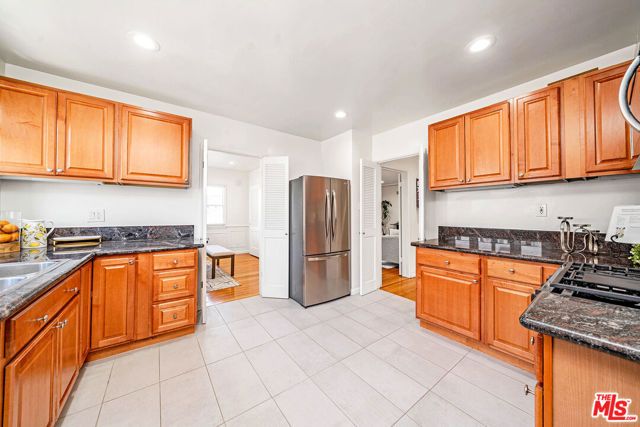 820 Alandele Avenue, Los Angeles, CA 90036
