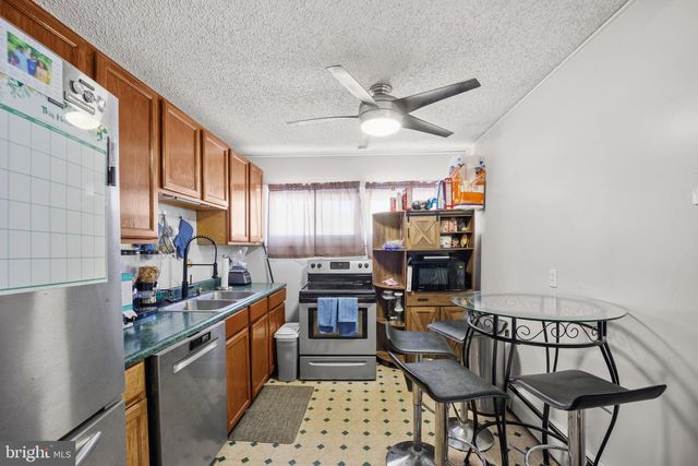 5 NICKELHILL LN, Levittown, PA 19054