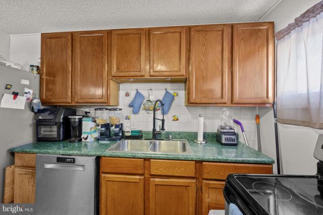 5 NICKELHILL LN, Levittown, PA 19054