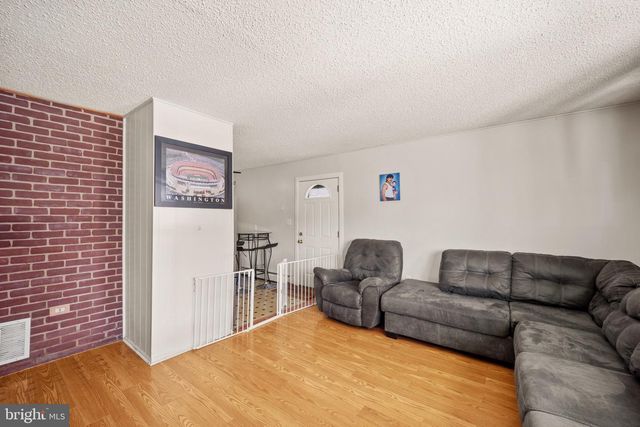 5 NICKELHILL LN, Levittown, PA 19054