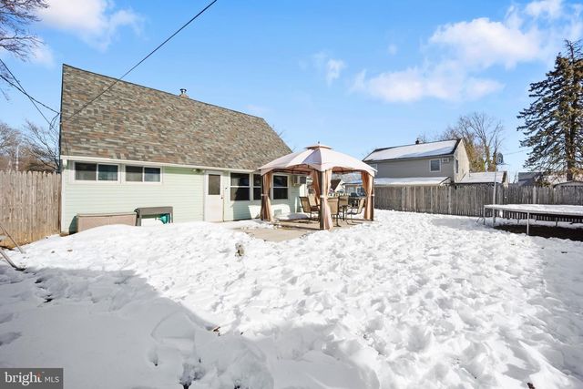 5 NICKELHILL LN, Levittown, PA 19054