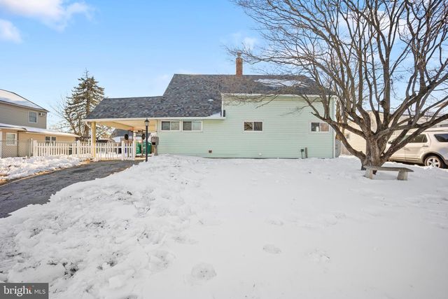 5 NICKELHILL LN, Levittown, PA 19054