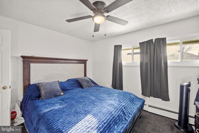 5 NICKELHILL LN, Levittown, PA 19054