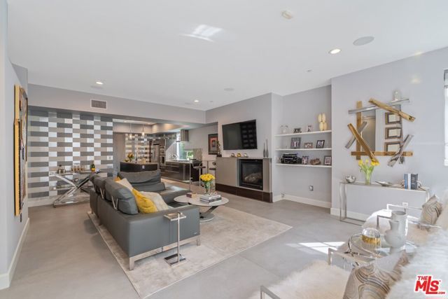 1250 N Harper Avenue 302-A, Los Angeles, CA 90046