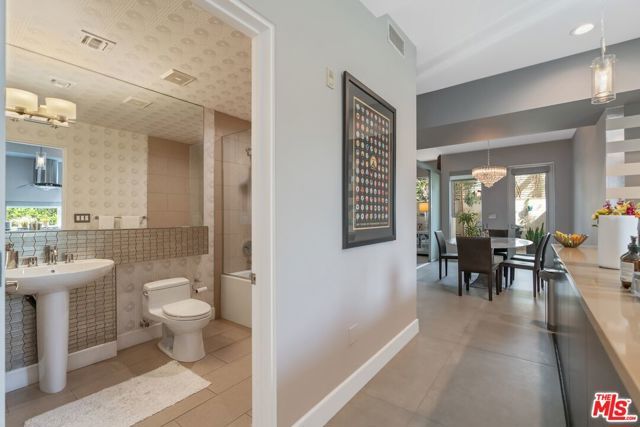 1250 N Harper Avenue 302-A, Los Angeles, CA 90046