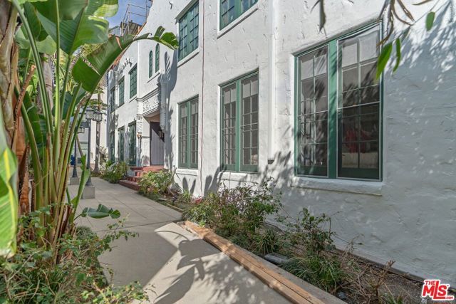 1250 N Harper Avenue 302-A, Los Angeles, CA 90046