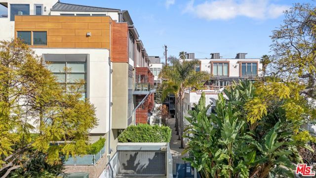 1250 N Harper Avenue 302-A, Los Angeles, CA 90046