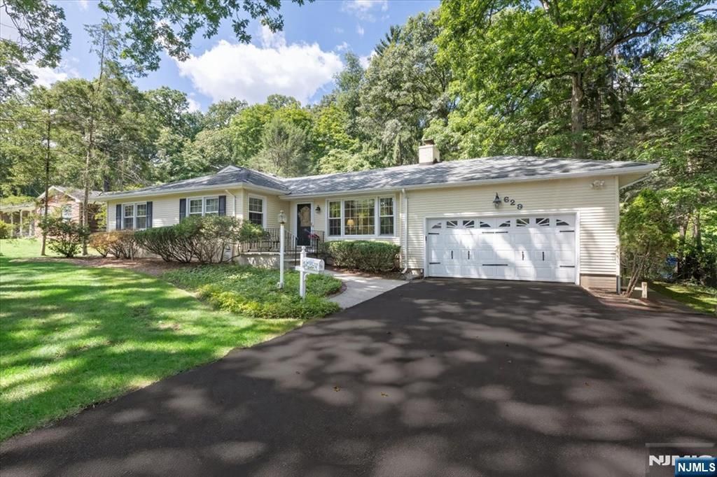 629 Lawlins Road, Wyckoff, NJ 07481