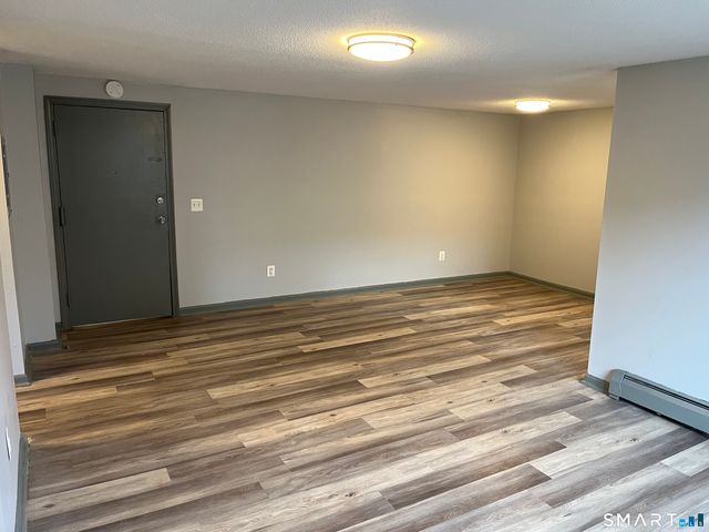 32 Cook Avenue D27, Meriden, CT 06451