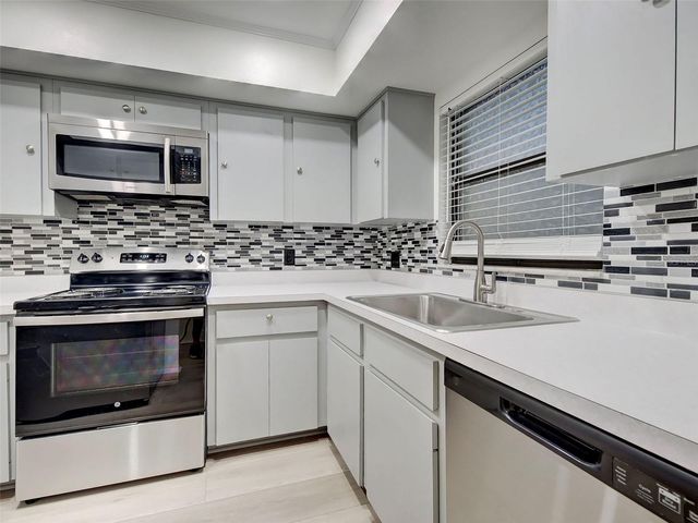 7237 CLOISTER DRIVE 207, Sarasota, FL 34231