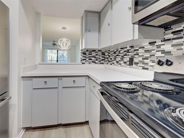 7237 CLOISTER DRIVE 207, Sarasota, FL 34231