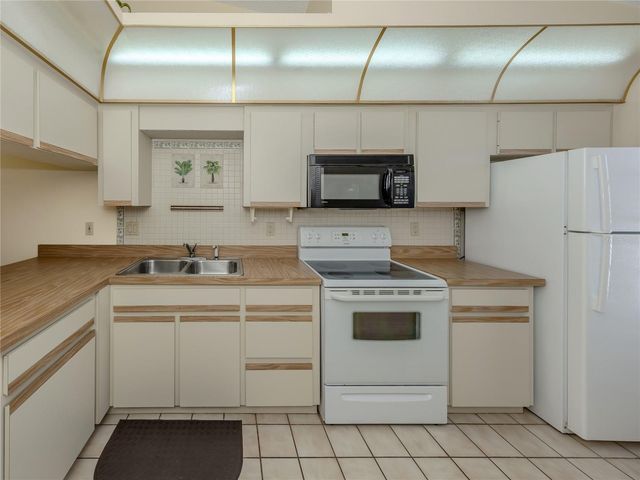 934 CAPRI ISLES BOULEVARD 210, Venice, FL 34292