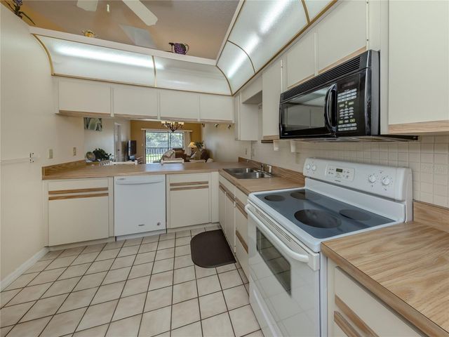 934 CAPRI ISLES BOULEVARD 210, Venice, FL 34292