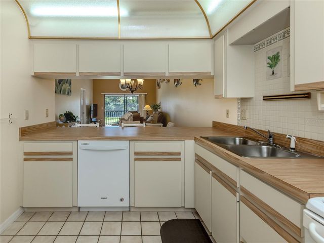 934 CAPRI ISLES BOULEVARD 210, Venice, FL 34292