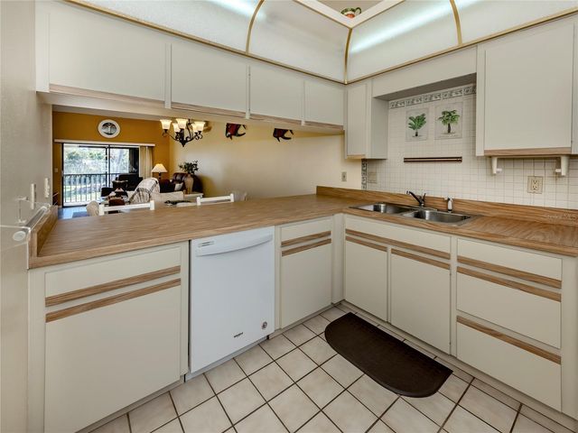 934 CAPRI ISLES BOULEVARD 210, Venice, FL 34292