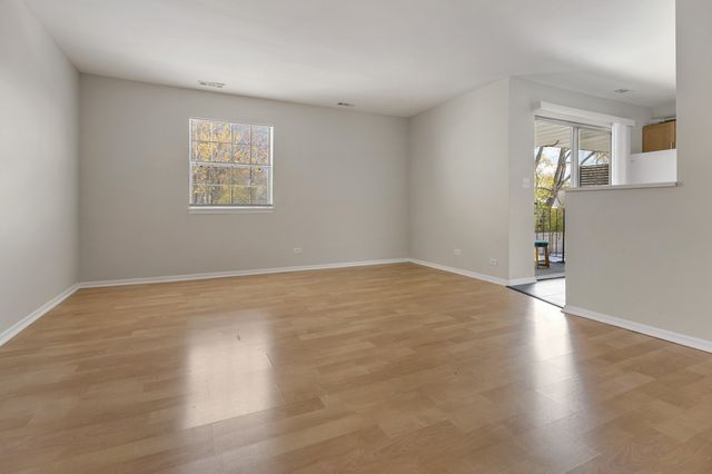 86 Gant Circle F, Streamwood, IL 60107