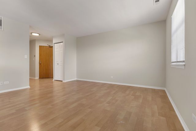 86 Gant Circle F, Streamwood, IL 60107