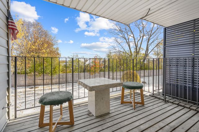 86 Gant Circle F, Streamwood, IL 60107